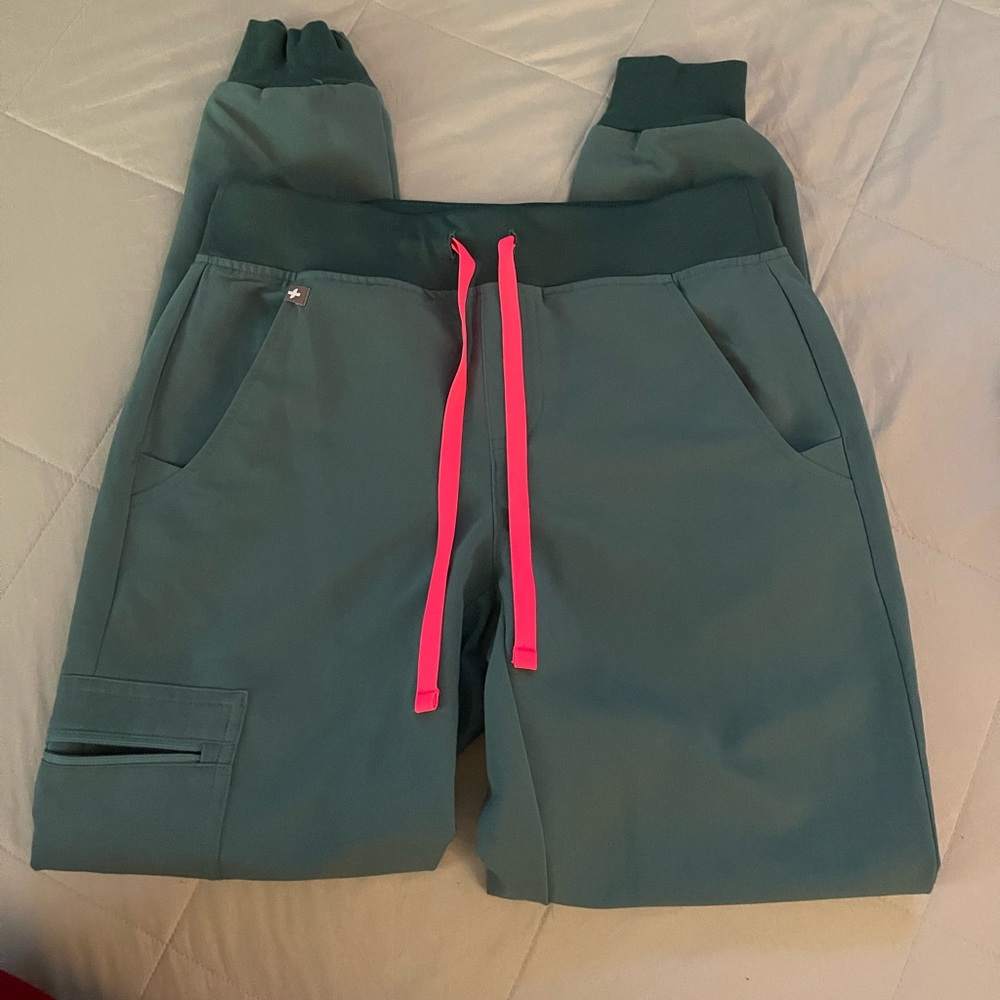 FIGS SCRUB PANTS